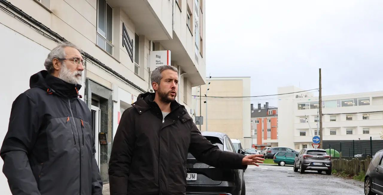 Alexandre Penas y Rubén Arroxo supervisan las obras de las calles lucenses