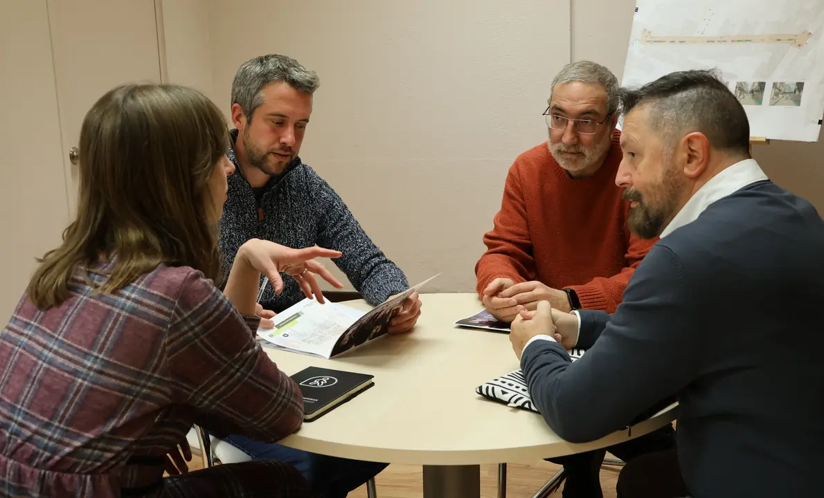 Rubén Arroxo, durante la reunión mantenida con la directiva de la Rede de Cidades que Camiñan