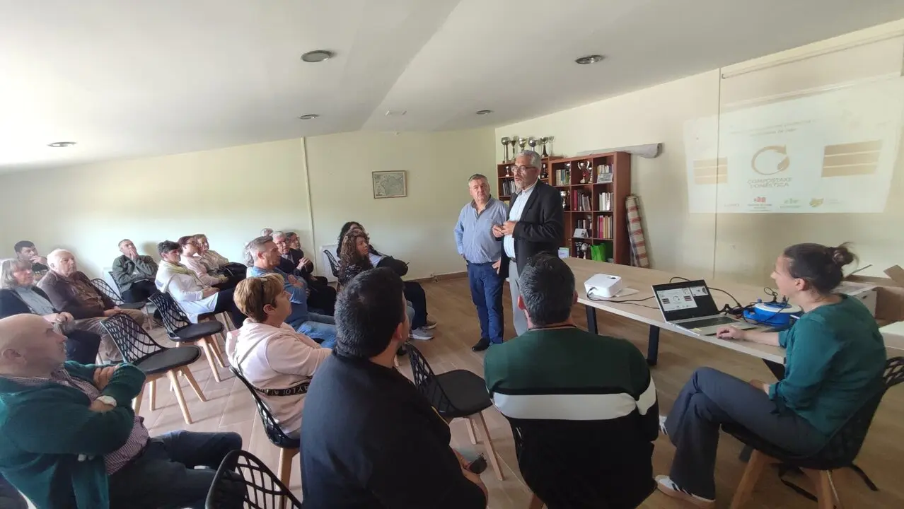 Miguel Fernández, durante la reunión mantenida en Fingoi