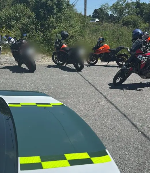 La Guardia Civil interceptó a un grupo de motociclistas que circulaba a una velocidad excesiva en la LU-530, en A Fonsagrada