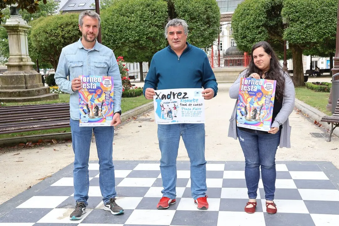 El torneo Festa Final de ajedrez fue presentado en la Praza Maior