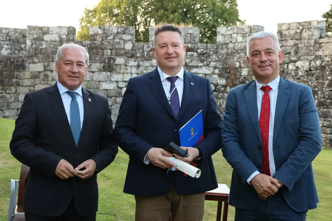 La Diputación recibió el premio por el uso del gallego en tareas administrativas y legales