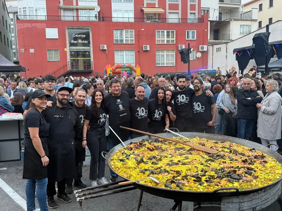 Paella gigante con motivo de la celebración del décimo aniversario el Awa, en Monforte