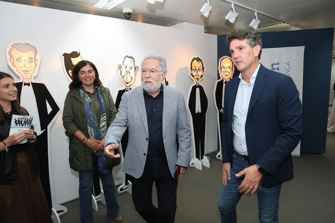 Siro López y Javier Arias, durante la inauguración de la exposición en Lugo