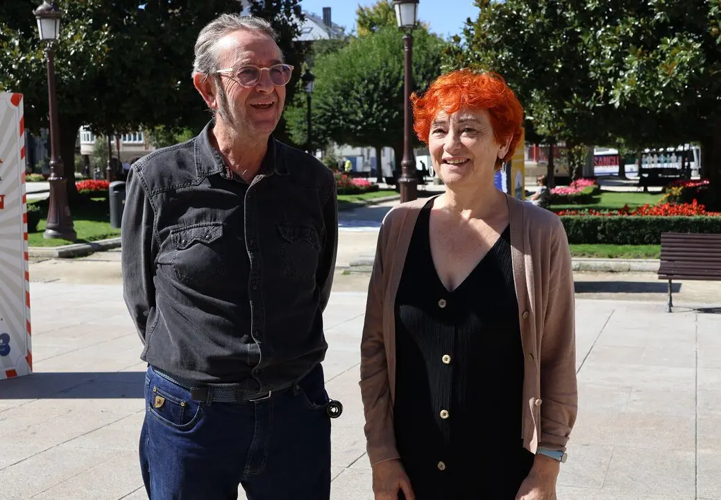Cheché Real y Maite Ferreiro, en la Praza Maior