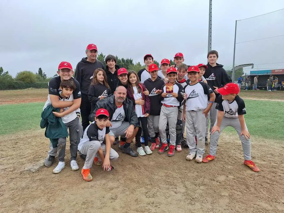 El equipo sub-15 del Lume, después de disputar el Torneo San Froilán de béisbol