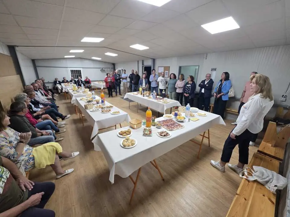 Encuentro entre Javier Arias y vecinos del barrio de A Ponte