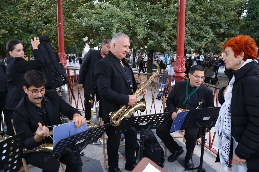 La actuación tuvo lugar en el templete de la Praza Maior