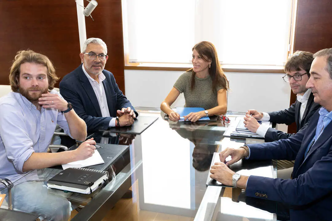 Miguel Fernández y María Martínez Allegue, durante el encuentro