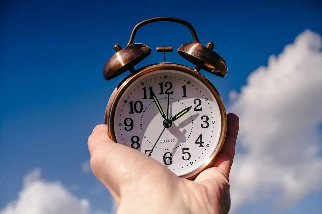 alarma cambio de hora