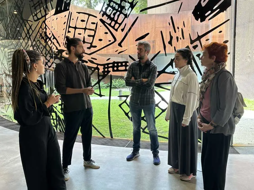 Maite Ferreiro, con los participantes del ciclo «Atopémonos bailando»