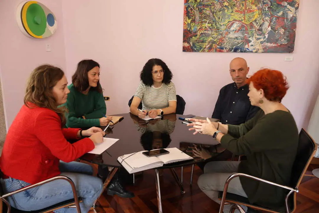 Iria Castro y Maite Ferreiro, durante la reunión