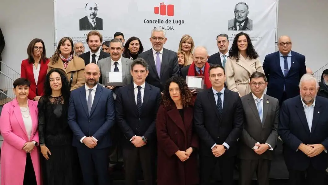 Acto en el que Xesús Alonso Montero y Rafeal de Vega fueron nombrados hijos adoptivos de Lugo