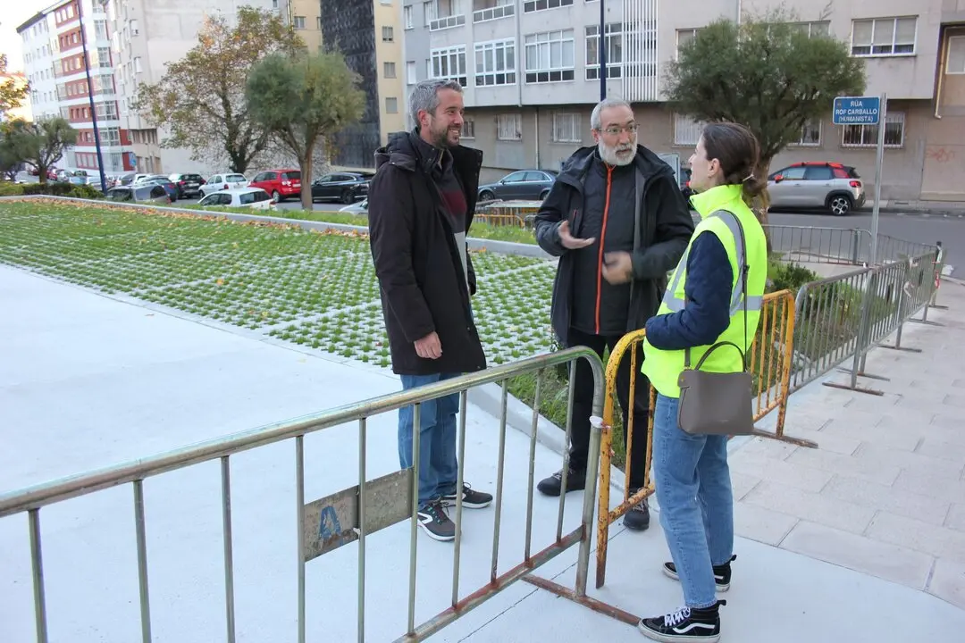 Rubén Arroxo y Alexandre Penas, en el aparcamiento de la calle Rof Carballo