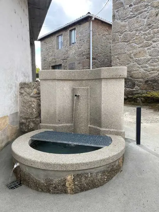 fonte da ponte, en Chantada