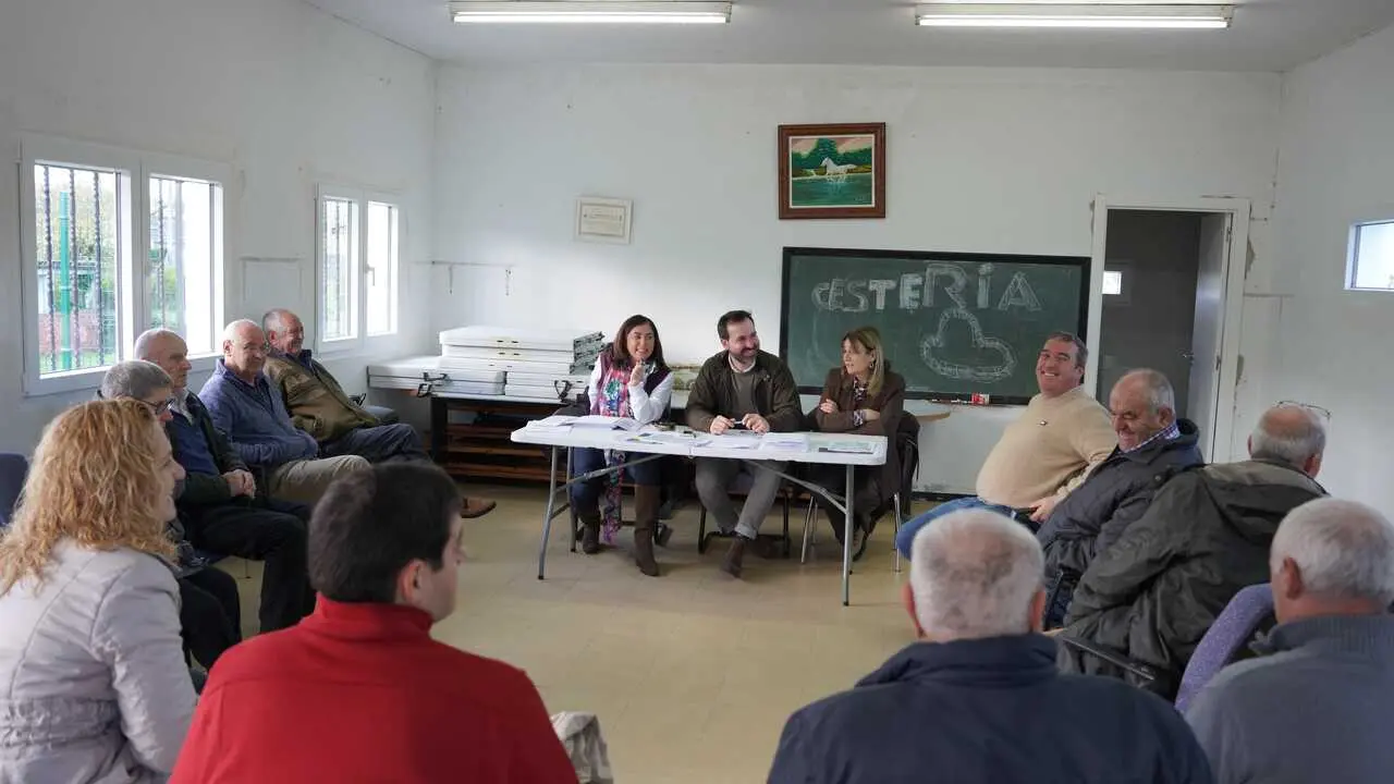 FOTO PP Xuntanza veciños O Burgo seguridade no Camiño