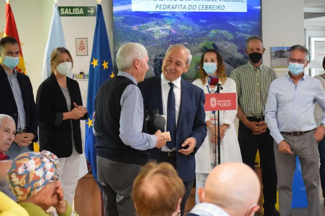 251125 FOTO DE ARQUIVO O Presidente da Deputación na apertura do CAM de Pedrafita do Cebreiro