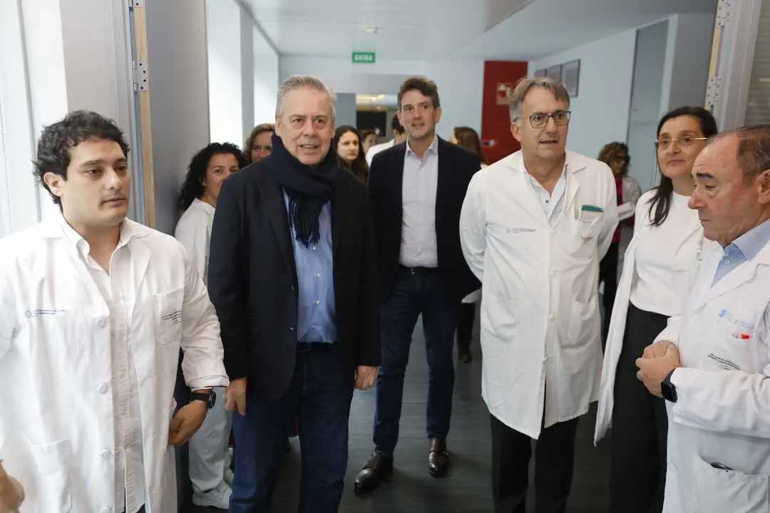 20251126 Conselleiro Sanidade visita Neuroescola HULA5