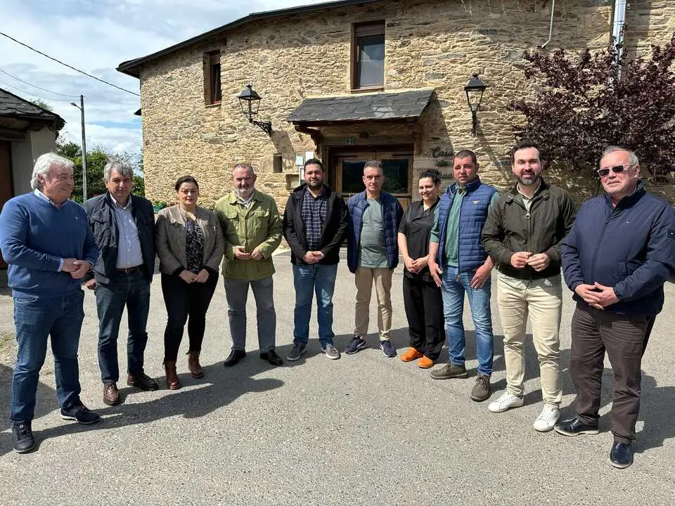 Senadores, alcaldes e portavoces en Navia de Suarna