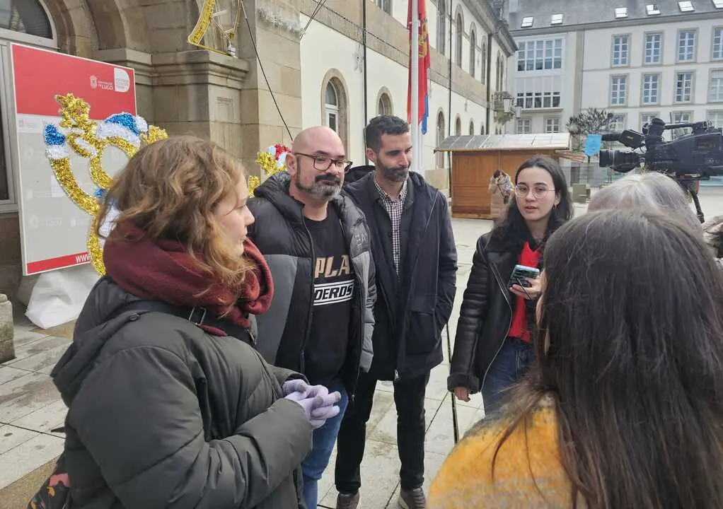 Los diputados provinciales del BNG, ante el Pazo de San Marcos