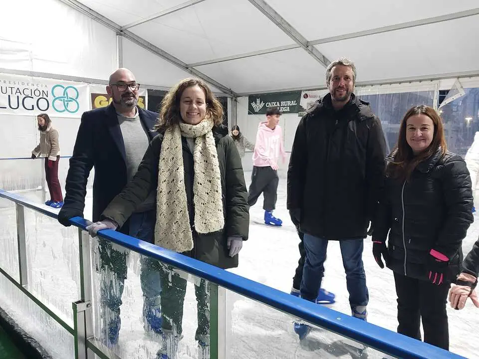 Castro y Arroxo visitaron la pista de hielo de A Milagrosa