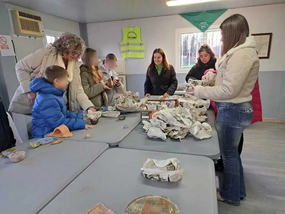 Cristina L&oacute;pez visit&oacute; el curso de cer&aacute;mica organizado por la Vicepresidencia de la Diputaci&oacute;n