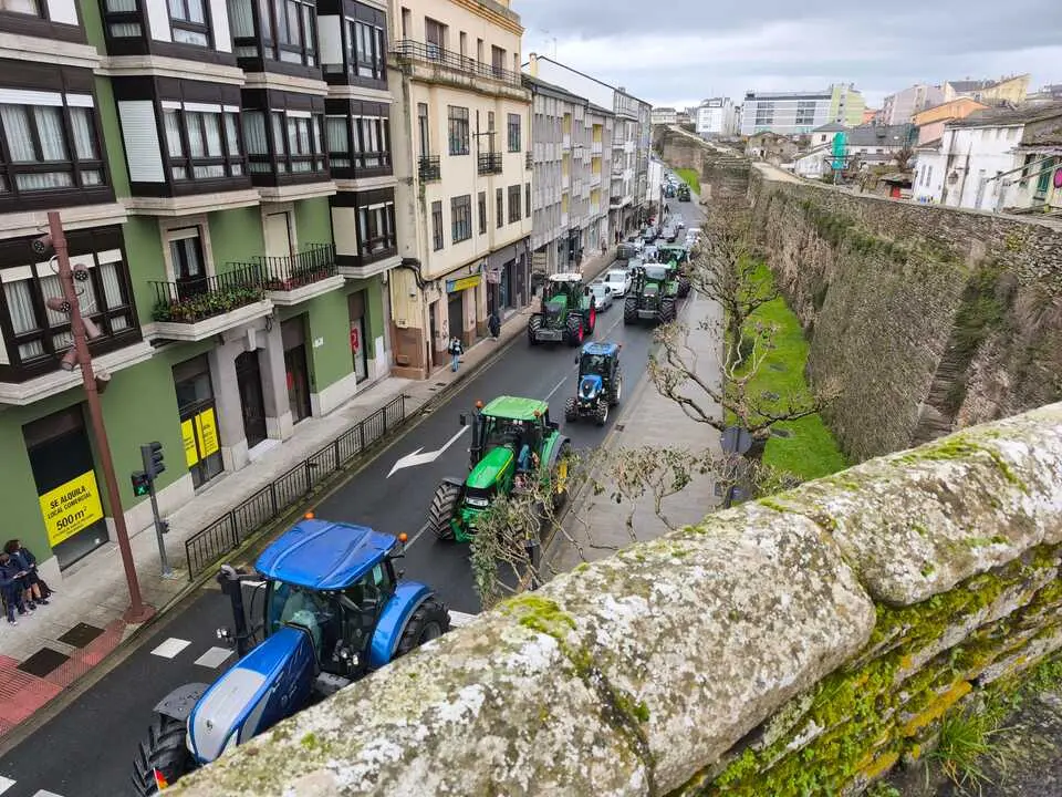 La tractorada, a su paso por el tramo entre O Carme e la Porta Santiago