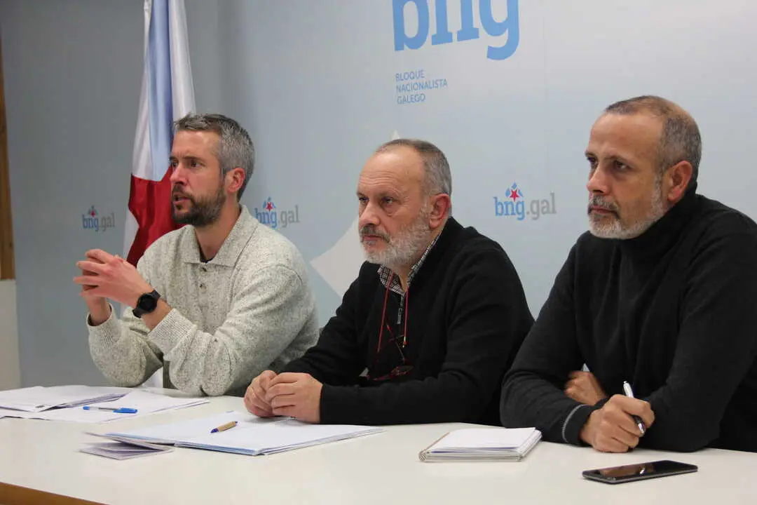 Rub&eacute;n Arroxo y Ant&oacute;n Bao, en la asamblea local del BNG