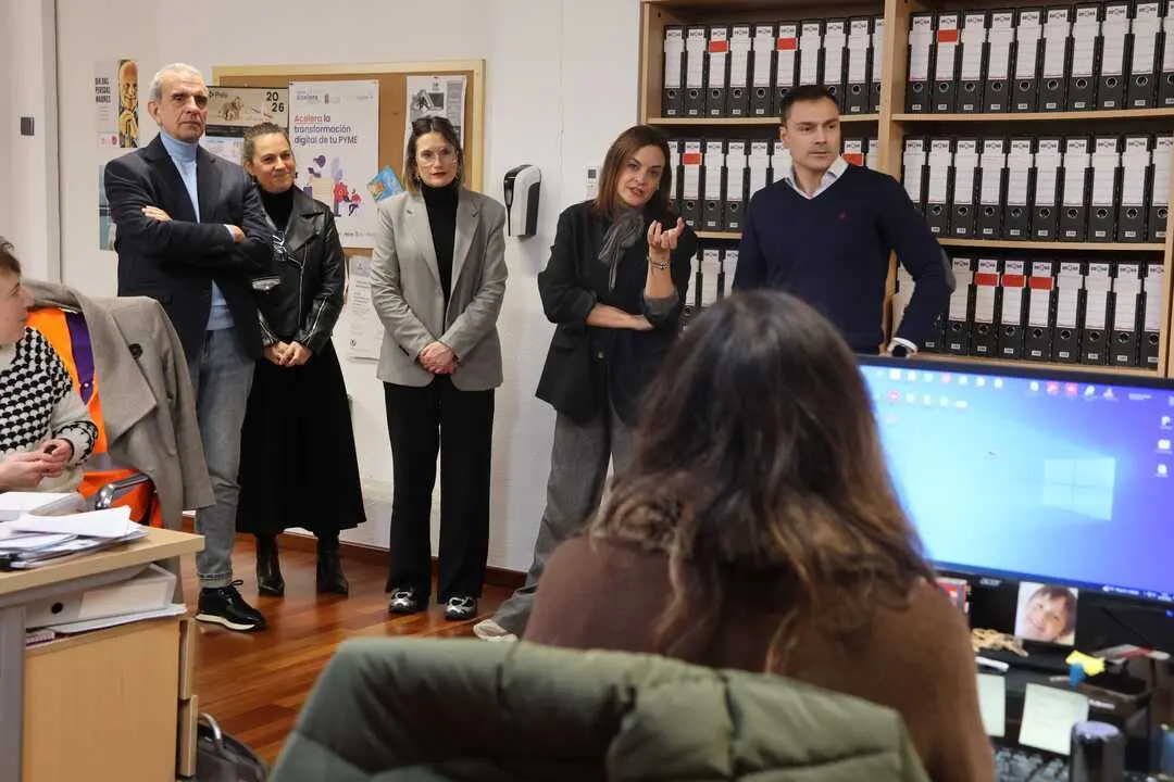 Visita de Carmela L&oacute;pez a los servicios de la Diputaci&oacute;n Provincial