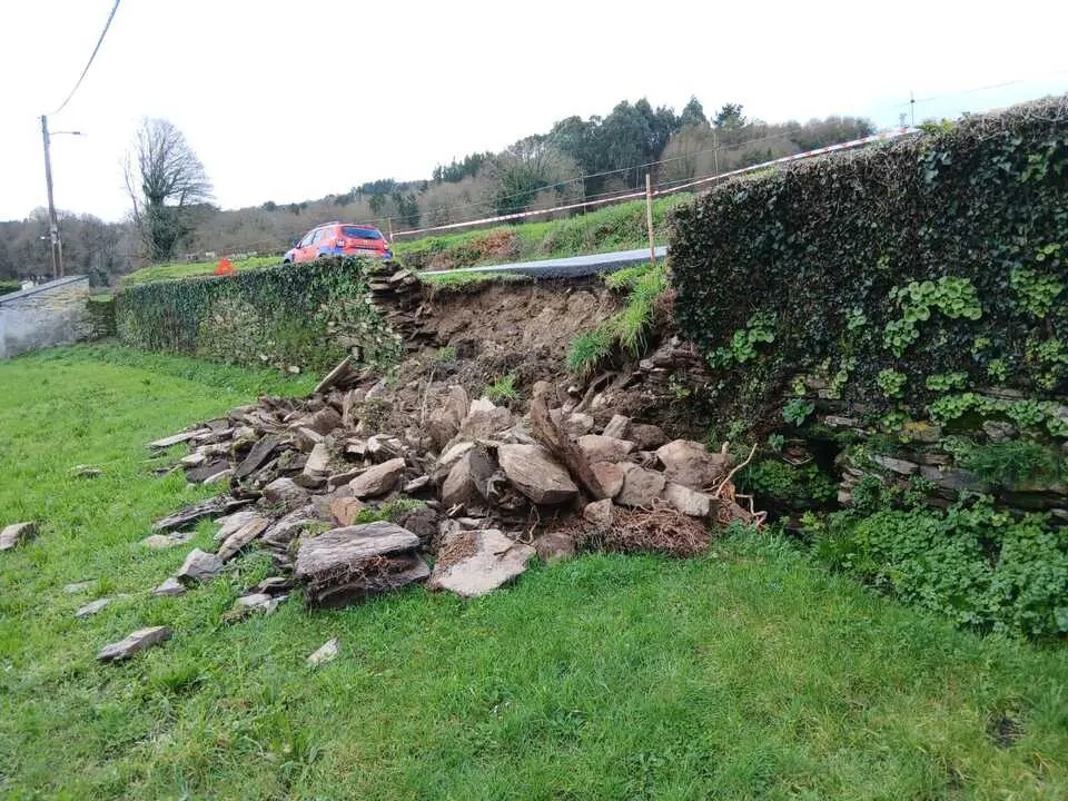 040226 Ca&iacute;da muro na LU-P-2913