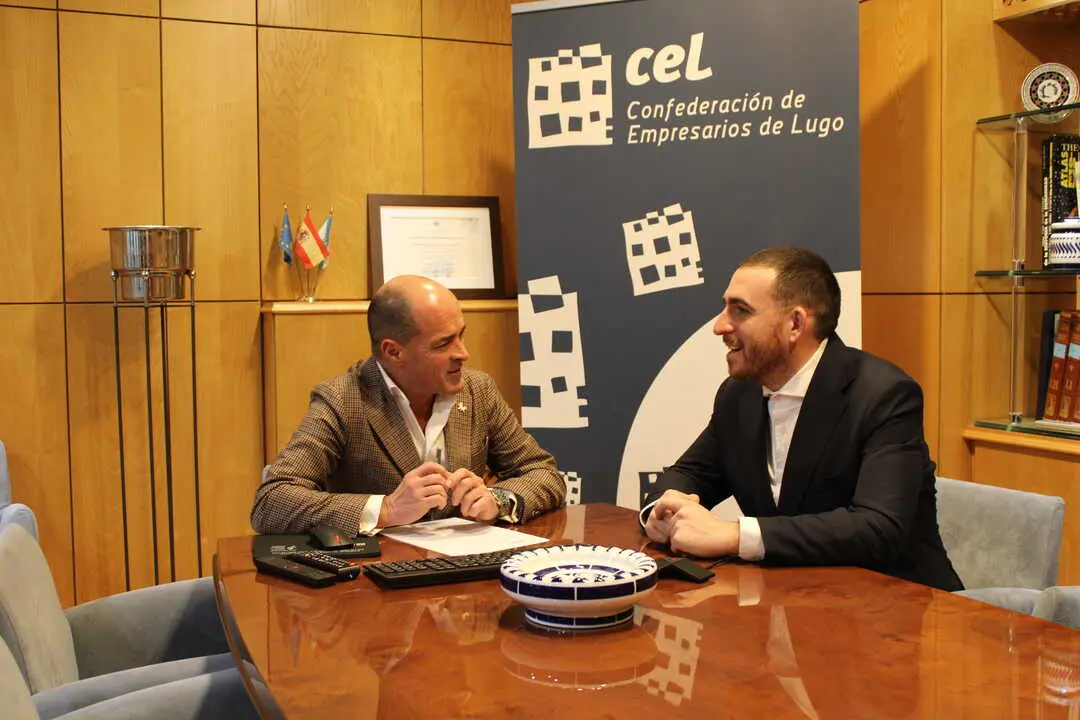 Jaime L&oacute;pez y Elio L&oacute;pez, de Innogando, conversan en la CEL