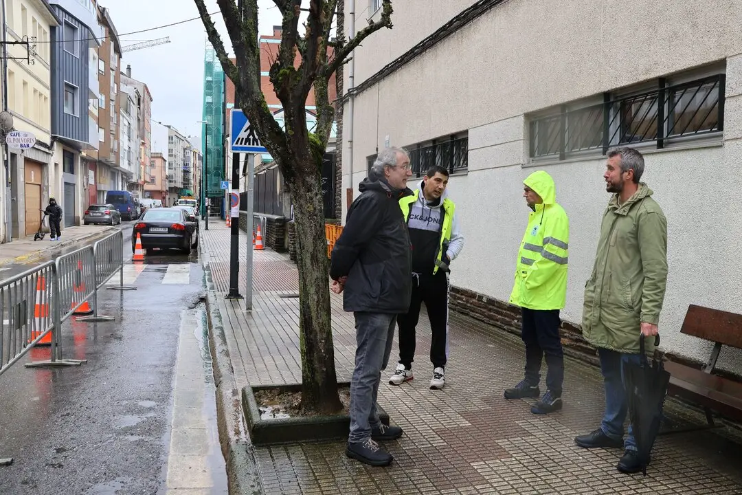 Rub&eacute;n Arroxo y Alexandre Penas, en la zona en la que se llevar&aacute;n a cabo las obras de As Mercedes