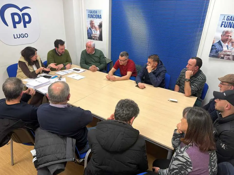 FOTO Xuntanza PP con traballadores de Tragsa