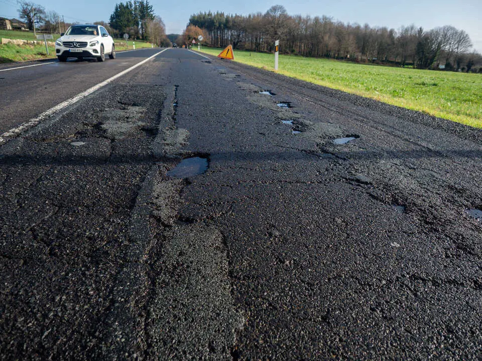 Xuntos por Lugo cortan el trafico de la N-540 a la altura de Calde.
PRADERO
