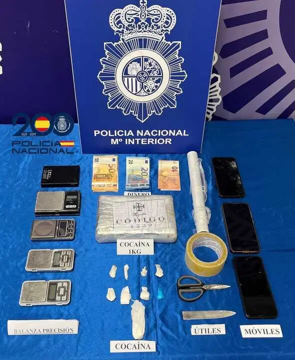 La Polic&iacute;a Nacional incaut&oacute; varias dosis de droga, as&iacute; como materiales utilizados por los cinco detenidos en Lugo