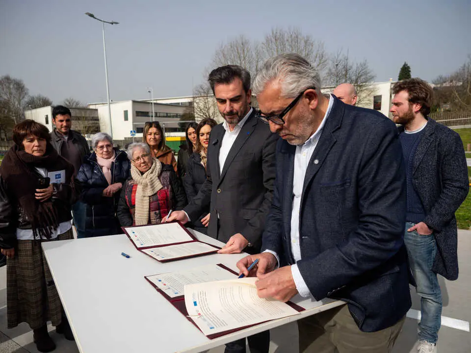 03042026_La Xunta y el Concello de Lugo firmaron el convenio de la cesi&oacute;n del aparcamiento disuasorio de la avenida Breog&aacute;n. 
PRADERO