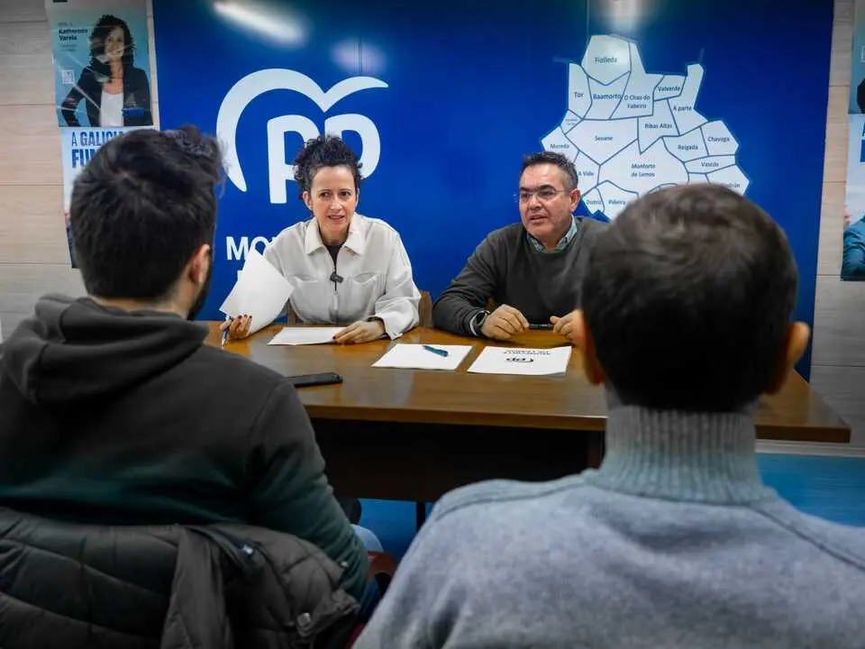 Katy Varela, durante la rueda de prensa en al sede del PP de Monforte