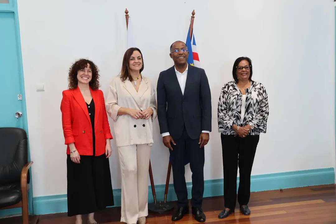 Reuni&oacute;n de Carmela L&oacute;pez co Alcalde de Praia