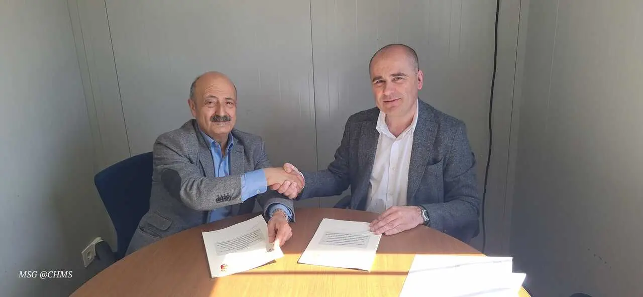 Quiroga y Corujo, durante el la firma del acuerdo para que la CHMS mejore los viales hacia el embalse de Vilasouto