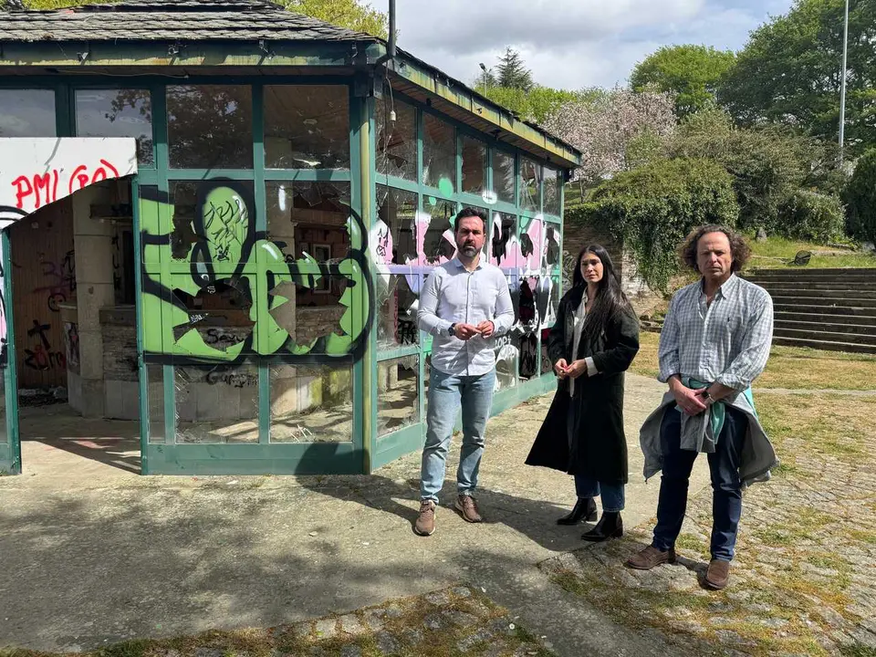 Ameijide, V&aacute;zquez e Carballas no quiosco bar Mirador (2)