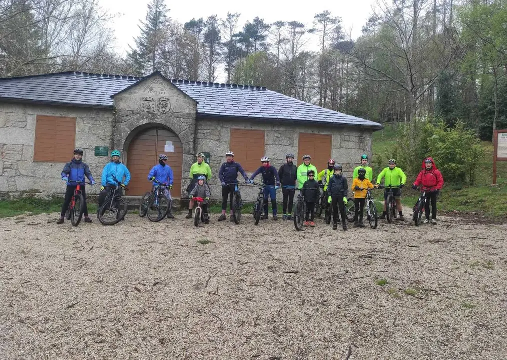 FOTO 1 GUITIRIZ - O &lsquo;BTTeando por Guitiriz&rsquo; desaf&iacute;a a choiva na Ruta do Pantano cunha vintena de participantes