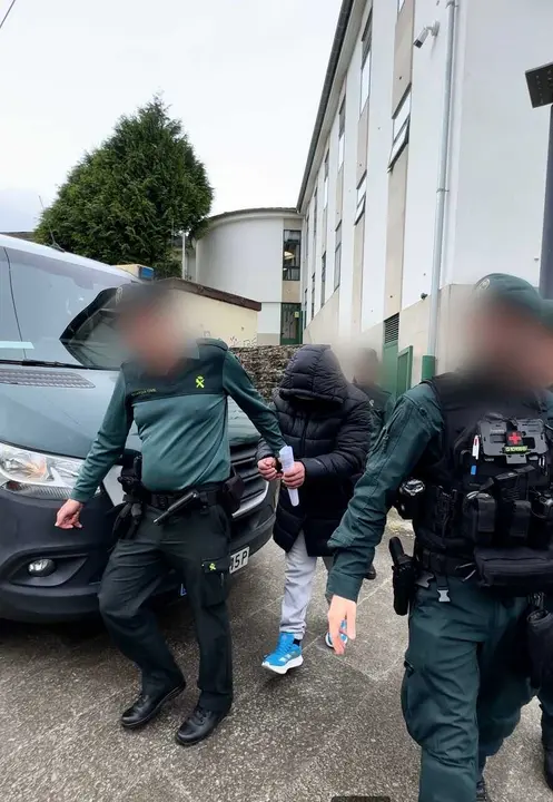 El investigado por la desaparici&oacute;n de Enrique Bol&iacute;var, a la salida del juzgado de Mondo&ntilde;edo. Pradero