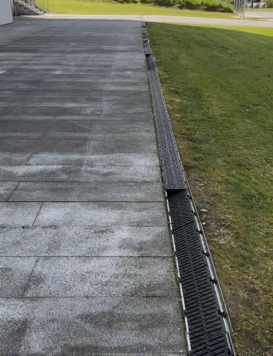 Rejillas reventadas en el auditorio Fuxan os Ventos