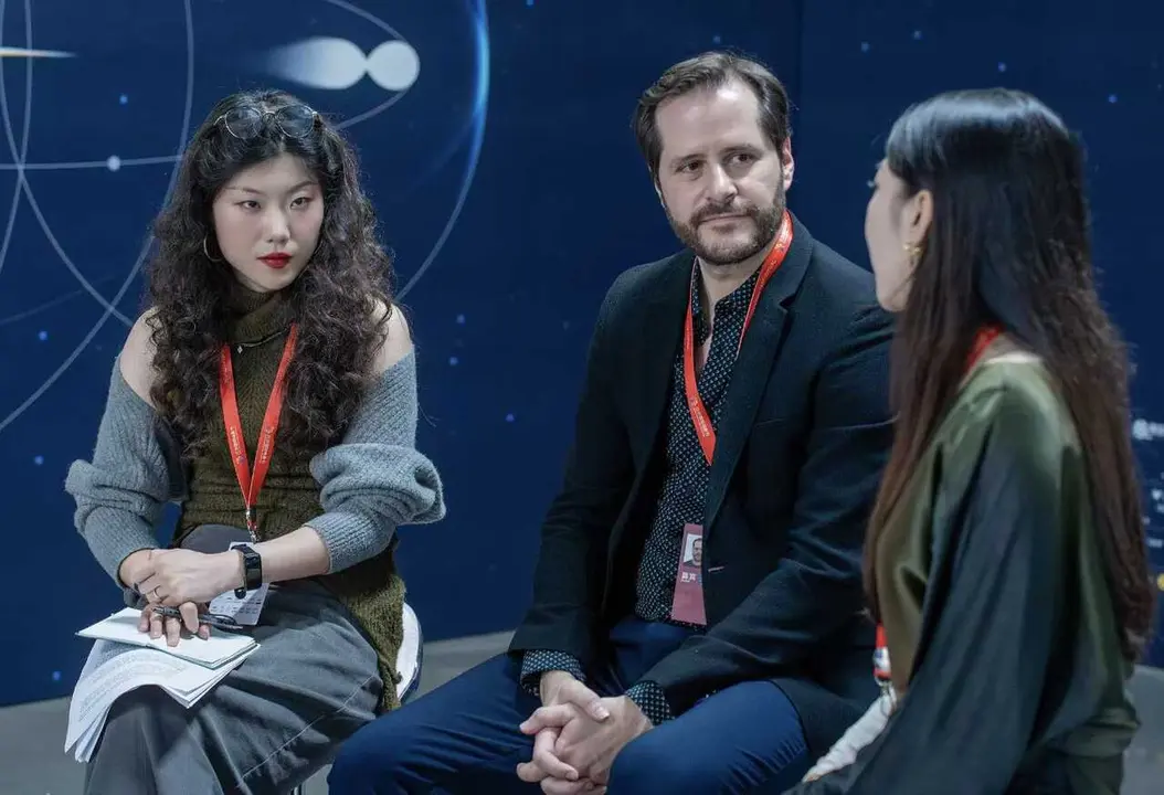 Brais Revalder&iacute;a, en China