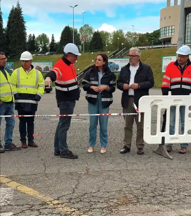 Carmela L&oacute;pez y Miguel Fern&aacute;ndez supervisaron la rehabilitaci&oacute;n de la r&uacute;a Filarm&oacute;nica Lucense. Pradero