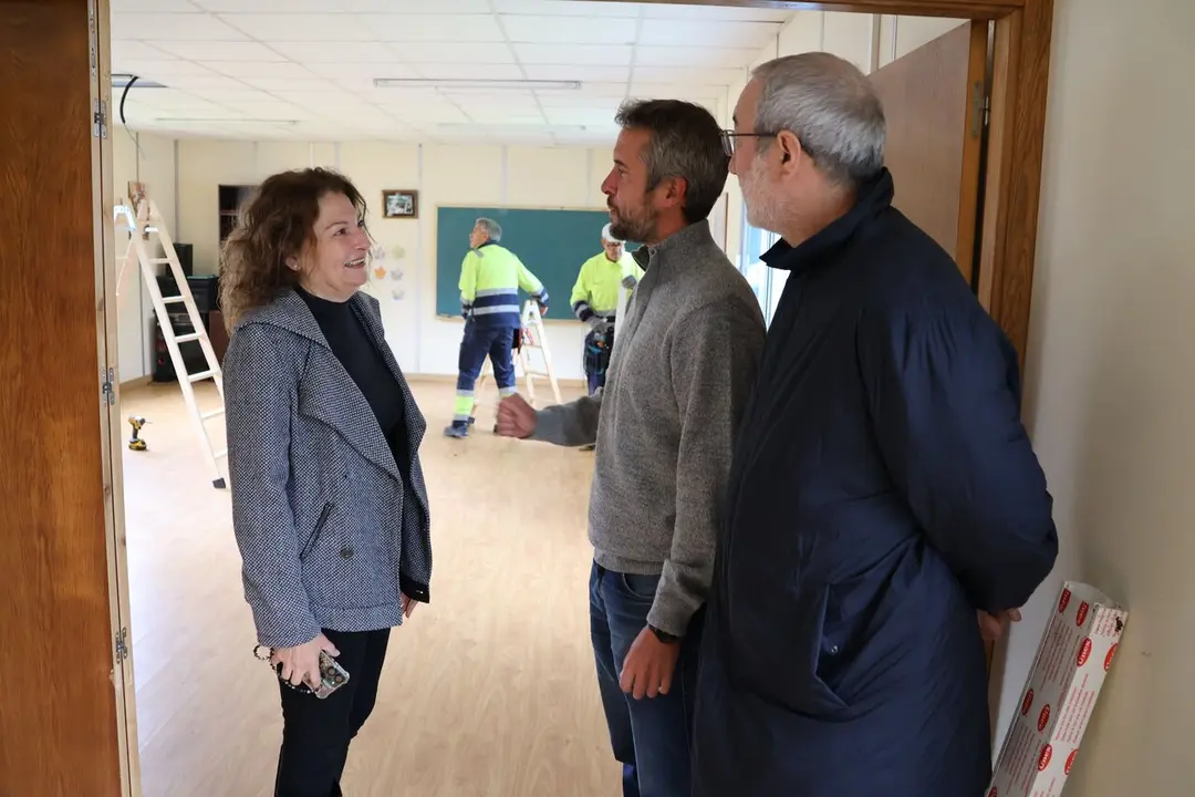 Rub&eacute;n Arroxo y Alexandre Penas, durante la visita al local social de Galegos