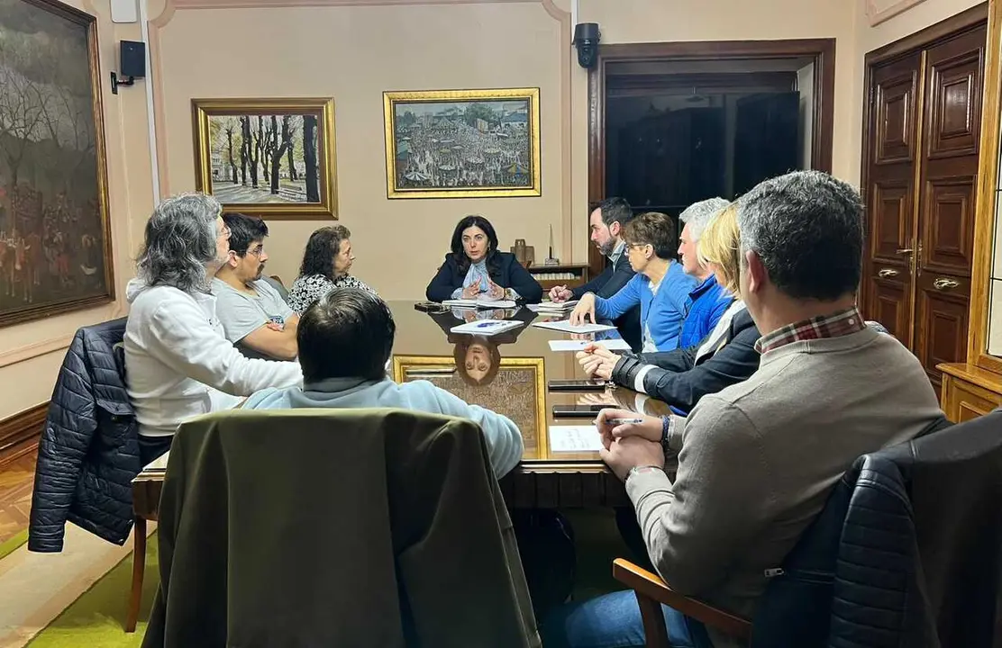 Candia, durante la reuni&oacute;n con los representantes del comit&eacute; de empresa del Concello de Lugo