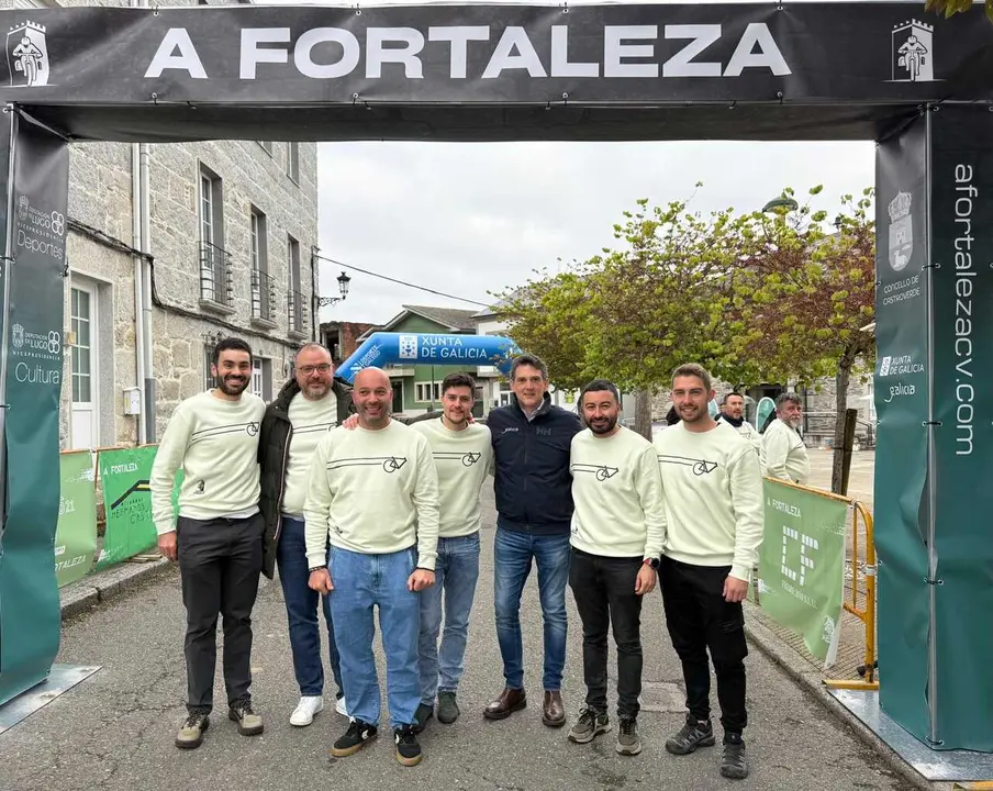 Salida de la ruta cicloturista &ldquo;A Fortaleza&rdquo; en Castroverde, que reuni&oacute; a 350 participantes en una jornada de deporte y turismo activo.