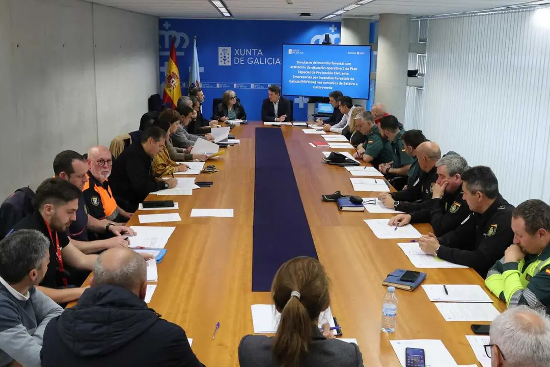 Javier Arias presidi&oacute; la reuni&oacute;n de coordinaci&oacute;n de los operativos contra incendios