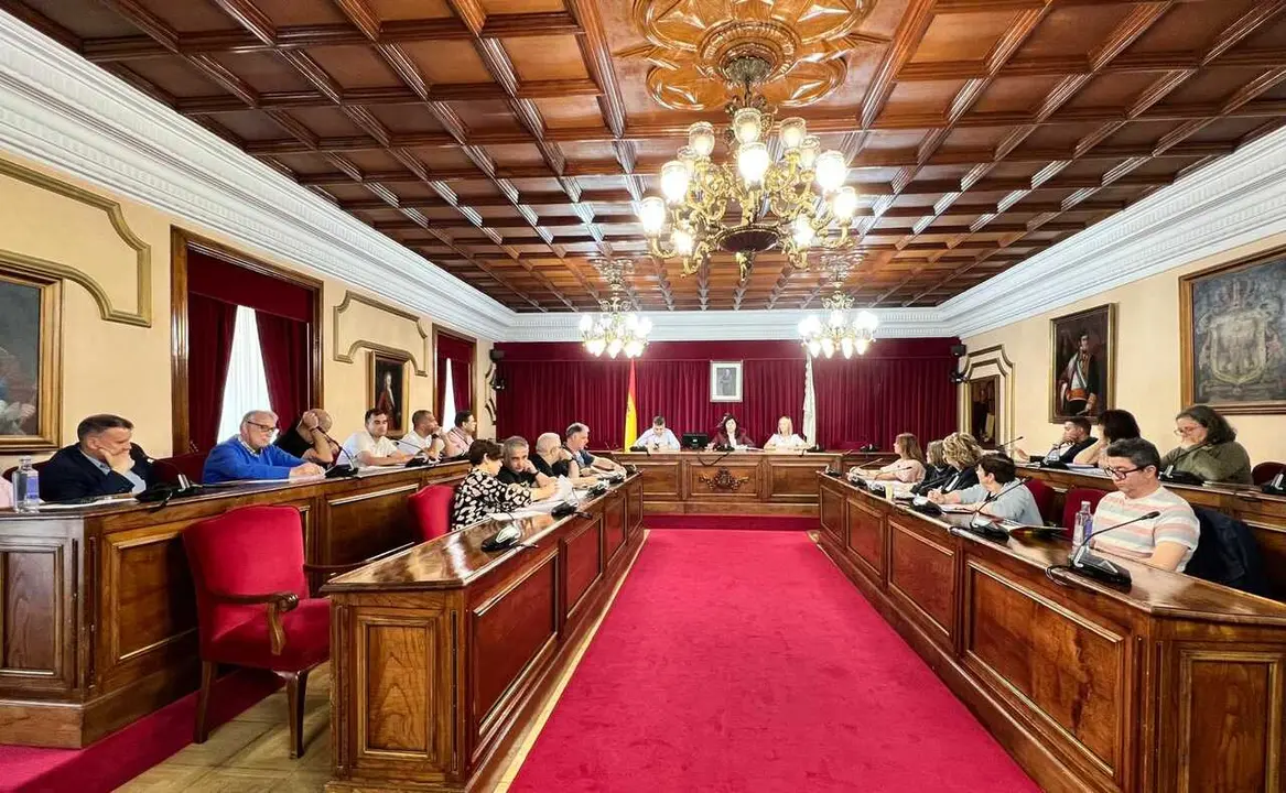 Elena Candia presidi&oacute; la mesa negociadora de los puestos de trabajo de la Polic&iacute;a Local para 2026